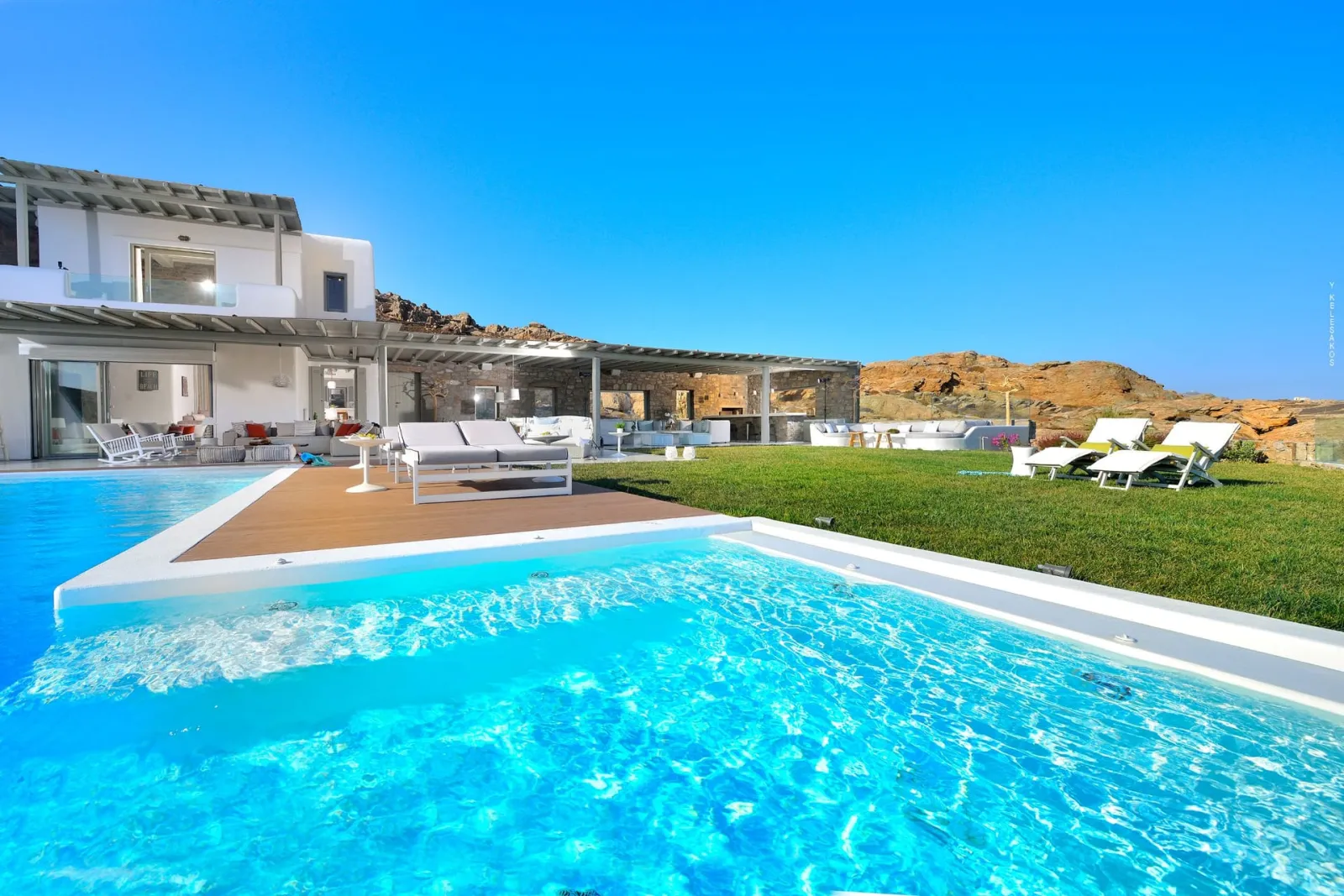6 Bedrooms | Thoi | Elia