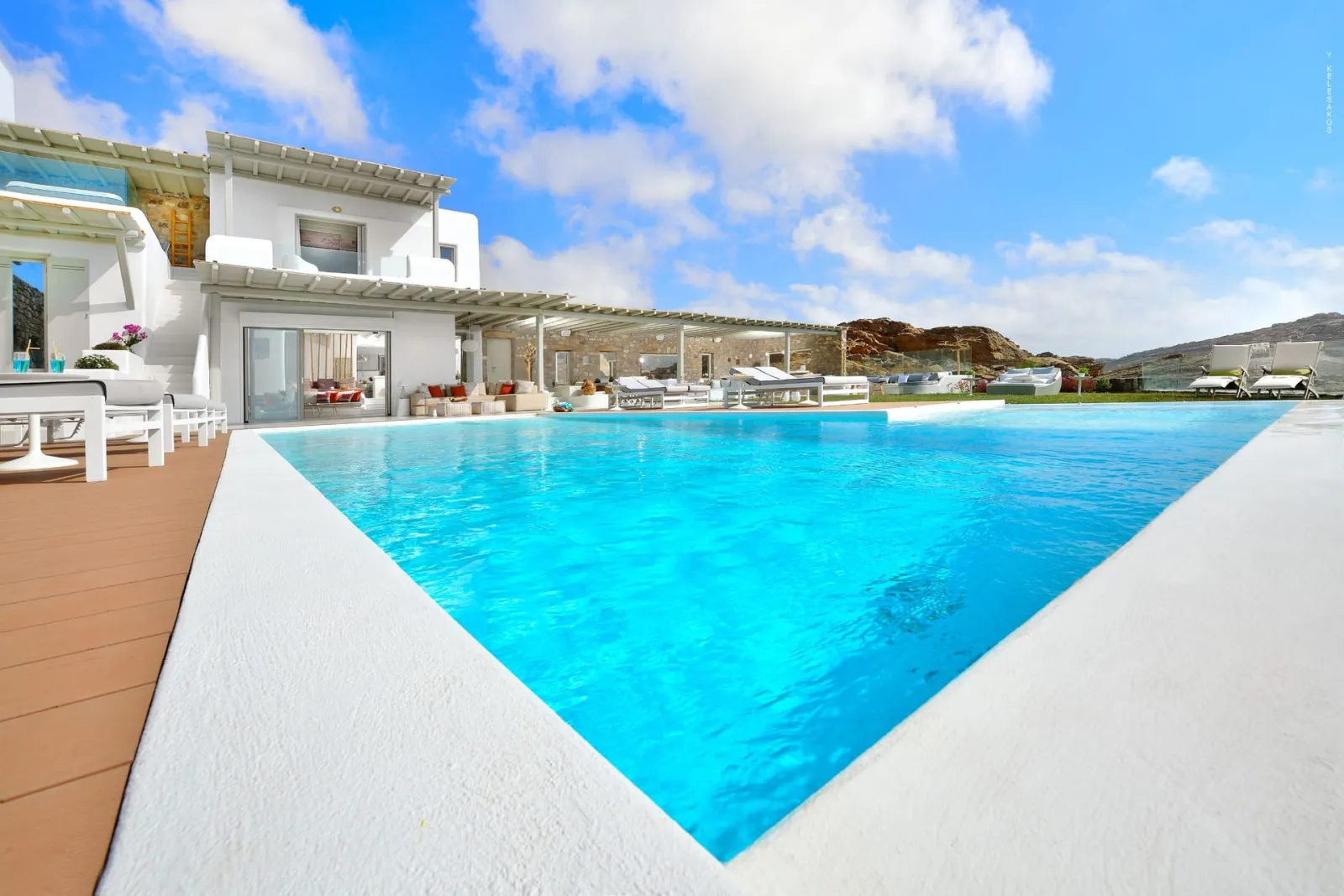 6 Bedrooms | Thoi | Elia
