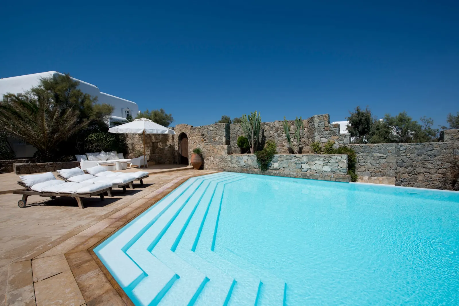 6 Bedrooms | Arcadia | Agios Ioannis