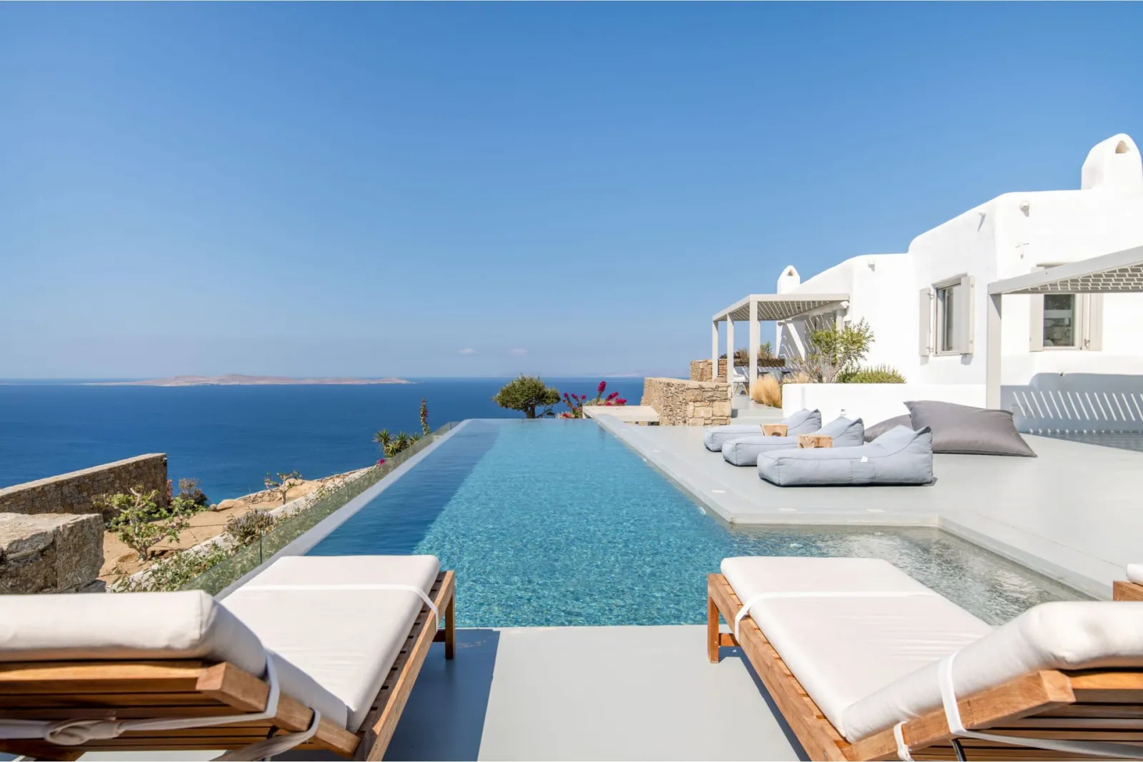 5 Bedrooms I Aerinia I Tourlos
