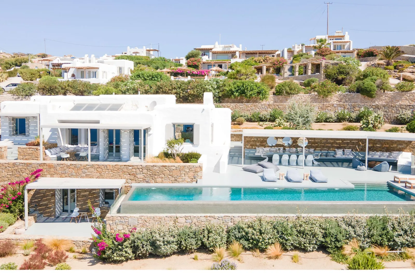 6 Bedrooms I Chrisida I Elia