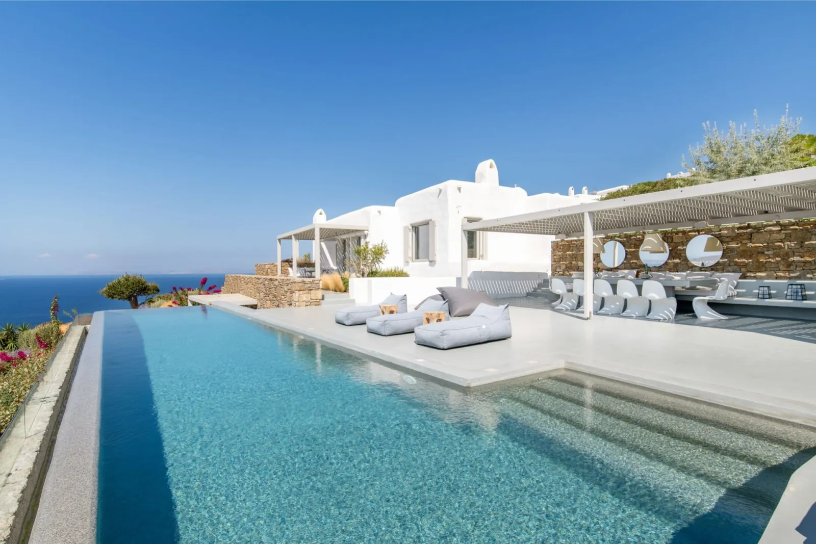 6 Bedrooms I Chrisida I Elia