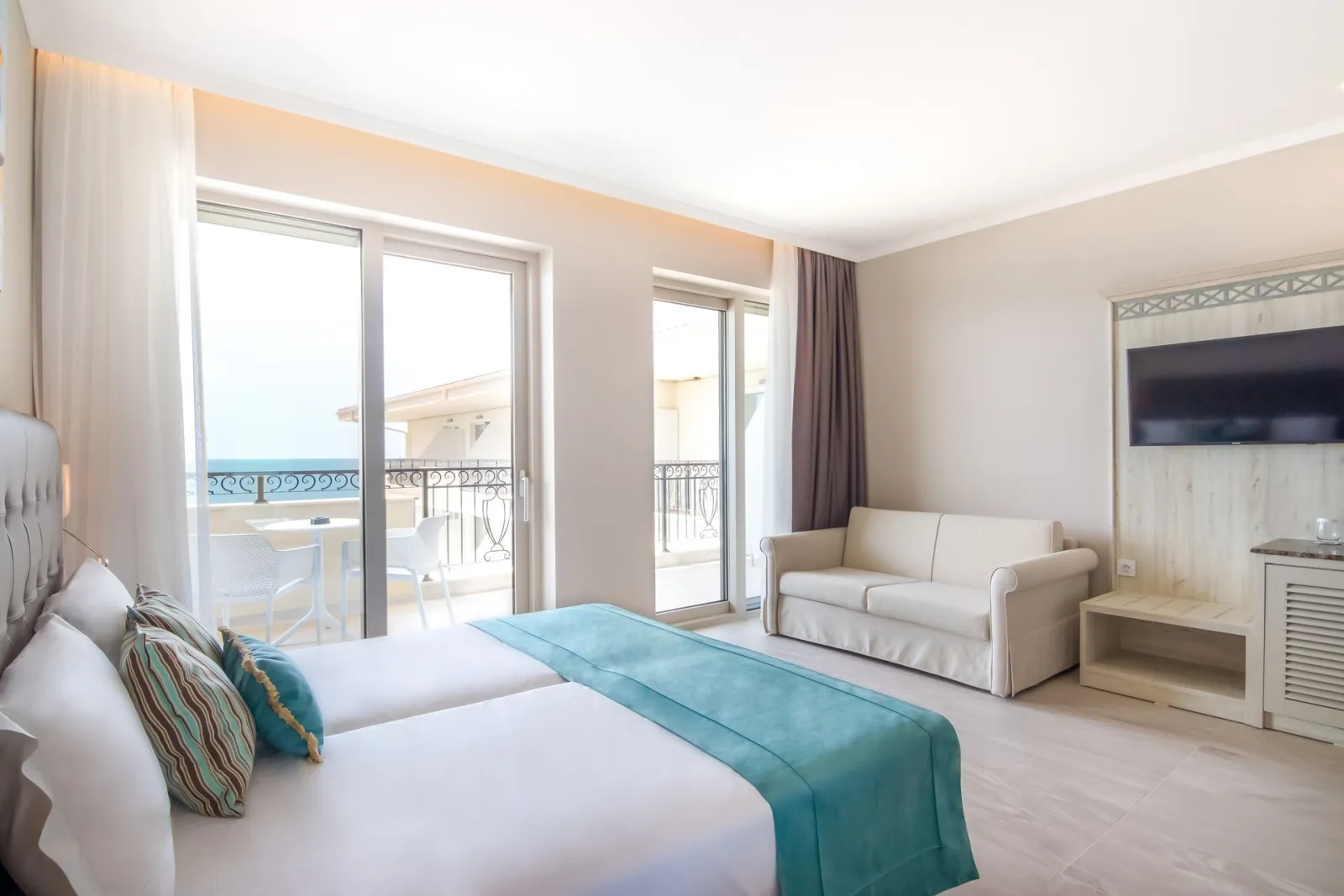 Junior Suite Side Sea View