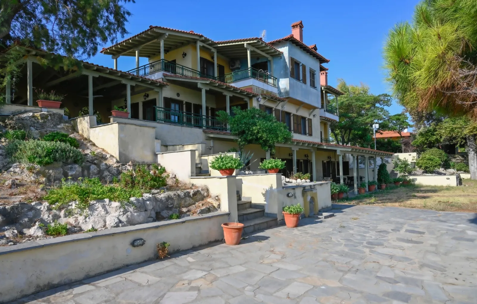 Sea Front Villa with 5 Bedrooms