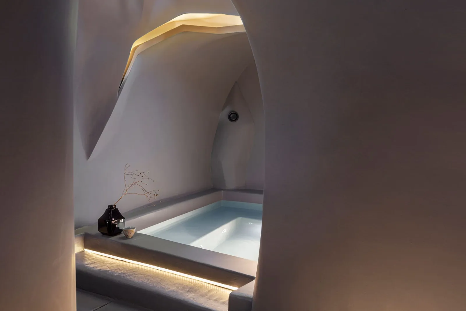 Honeymoon Suite Sunset View with Outdoor Hot Tub & Indoor Plunge Pool