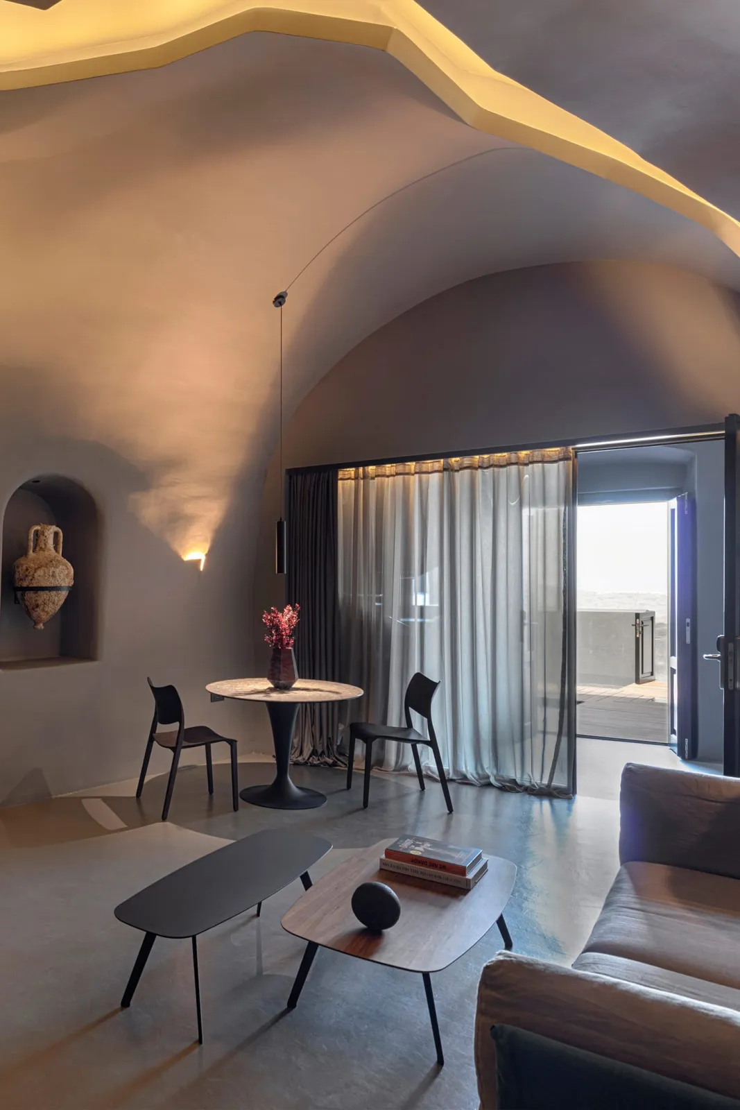 Cave Three Bedroom Villa with Outdoor Hot Tub & Indoor Pool