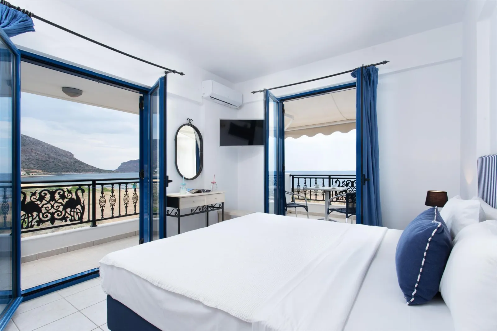 Superior Double Studio | Panoramic View