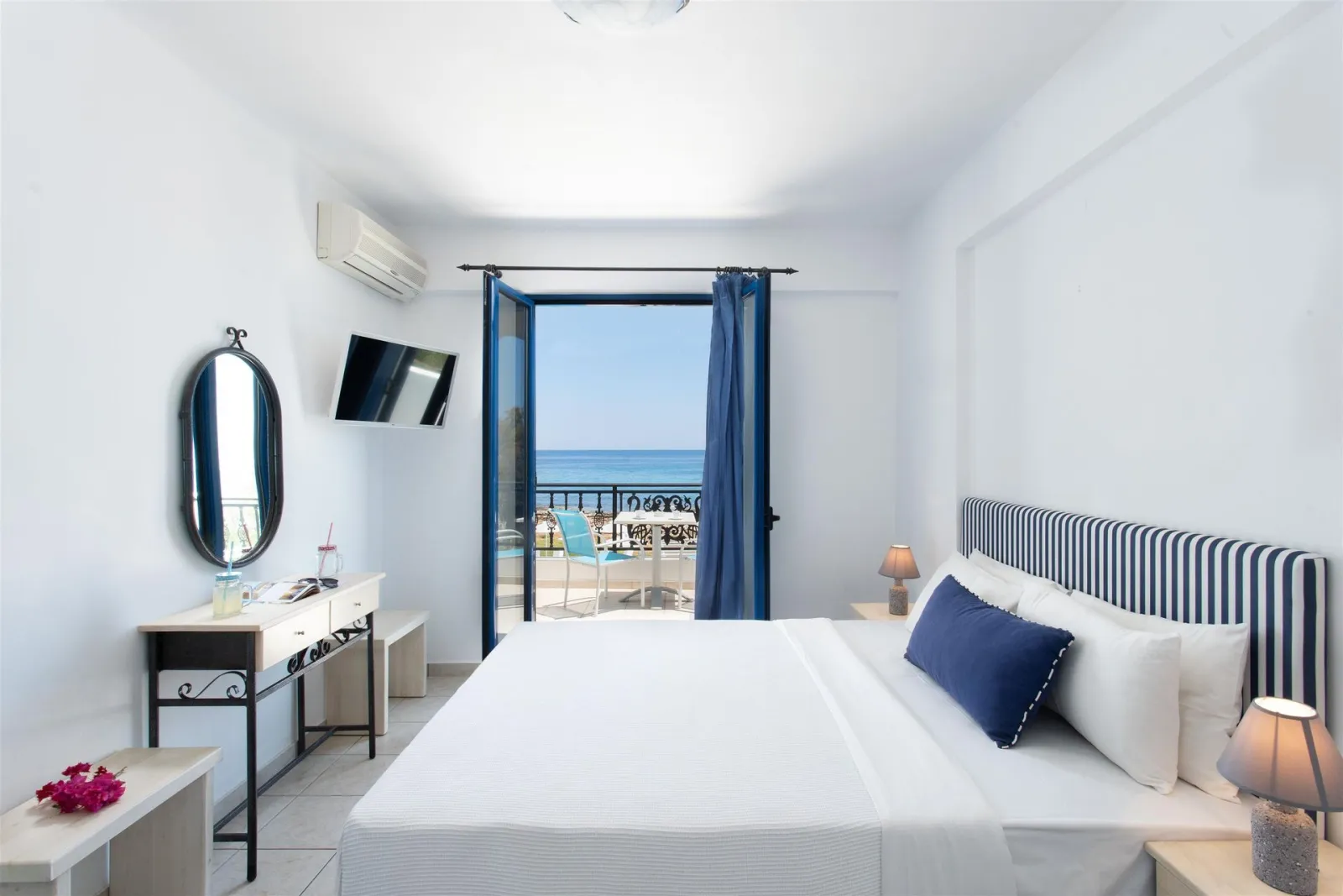 Superior Double Studio | Panoramic View