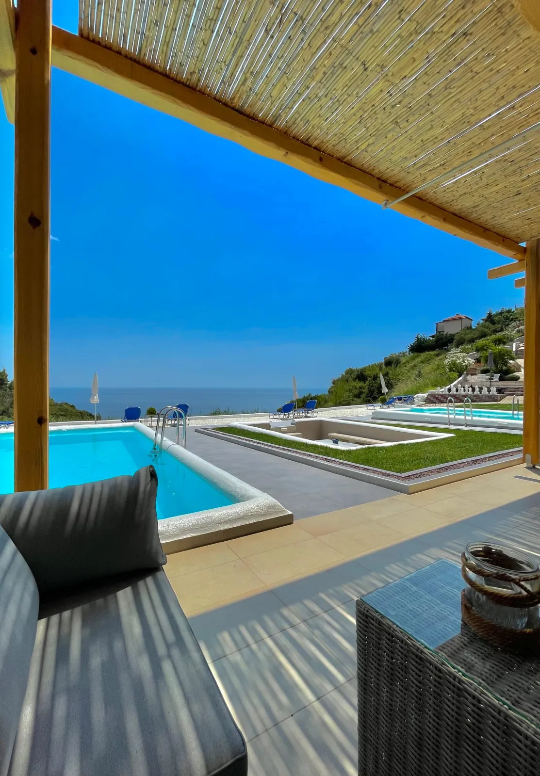 Three Bedrooms Apartment with Sea View