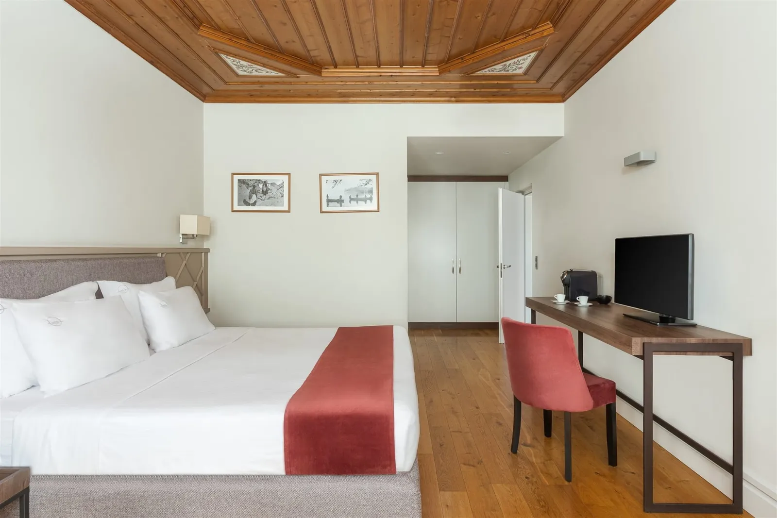 Lake Suite