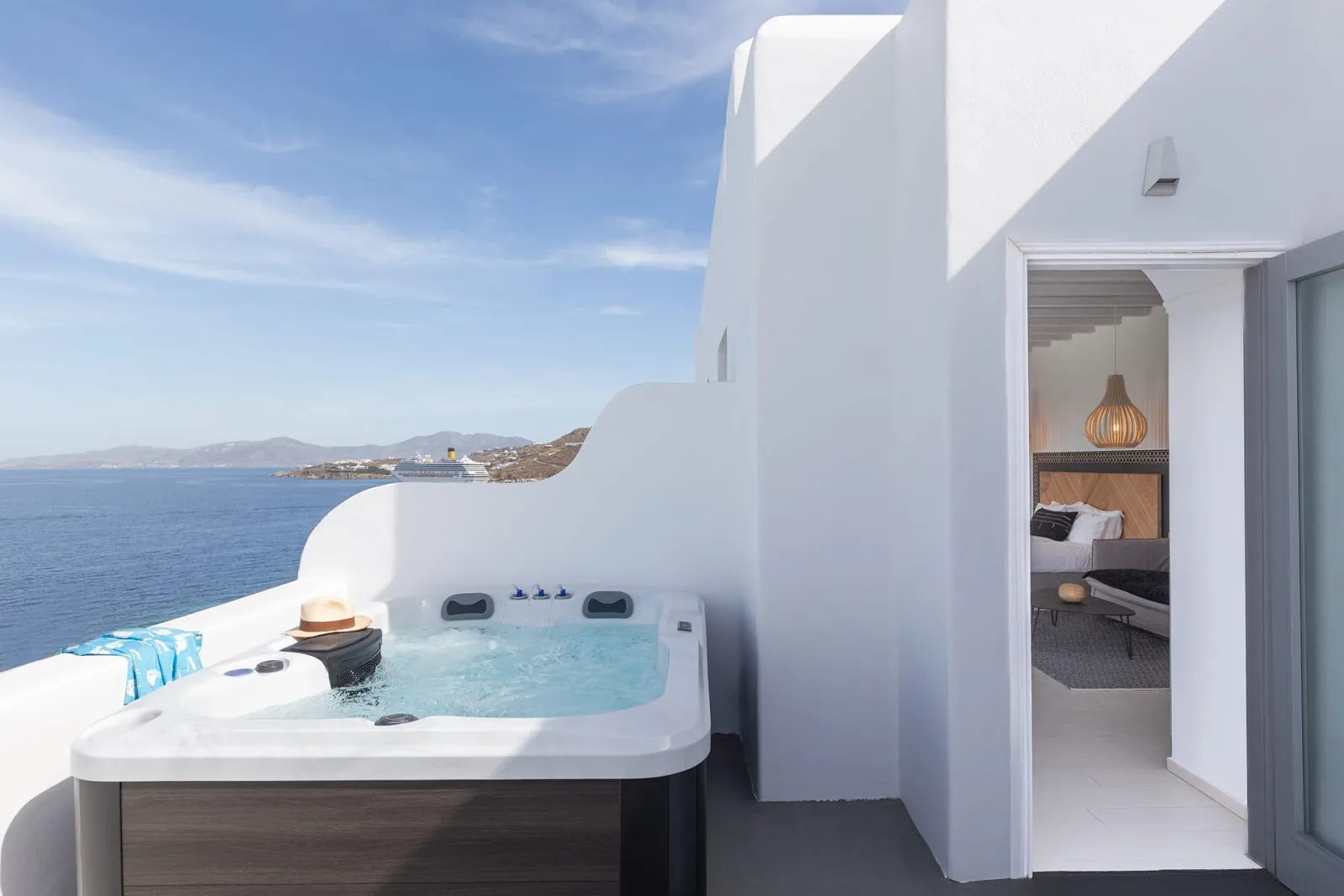 Superior Sea view Suite with Outdoors Jacuzzi