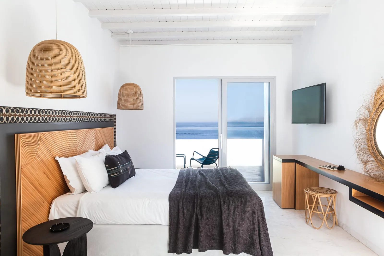 Master Two Bedroom Sea view Suite with Private Outdoors Jacuzzi