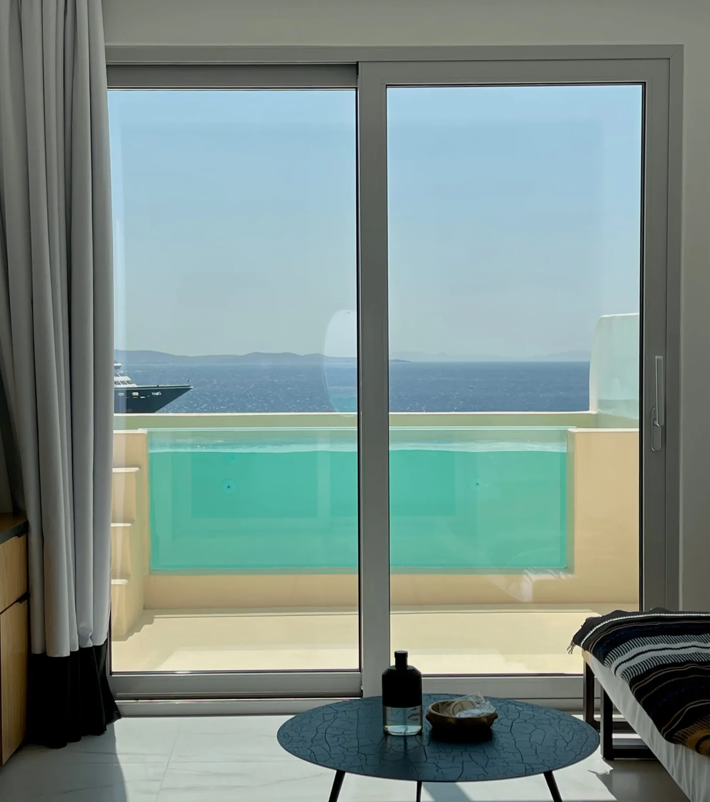 Sanctuary 2-Room Sea View Suite with 2 Swim-up Pools