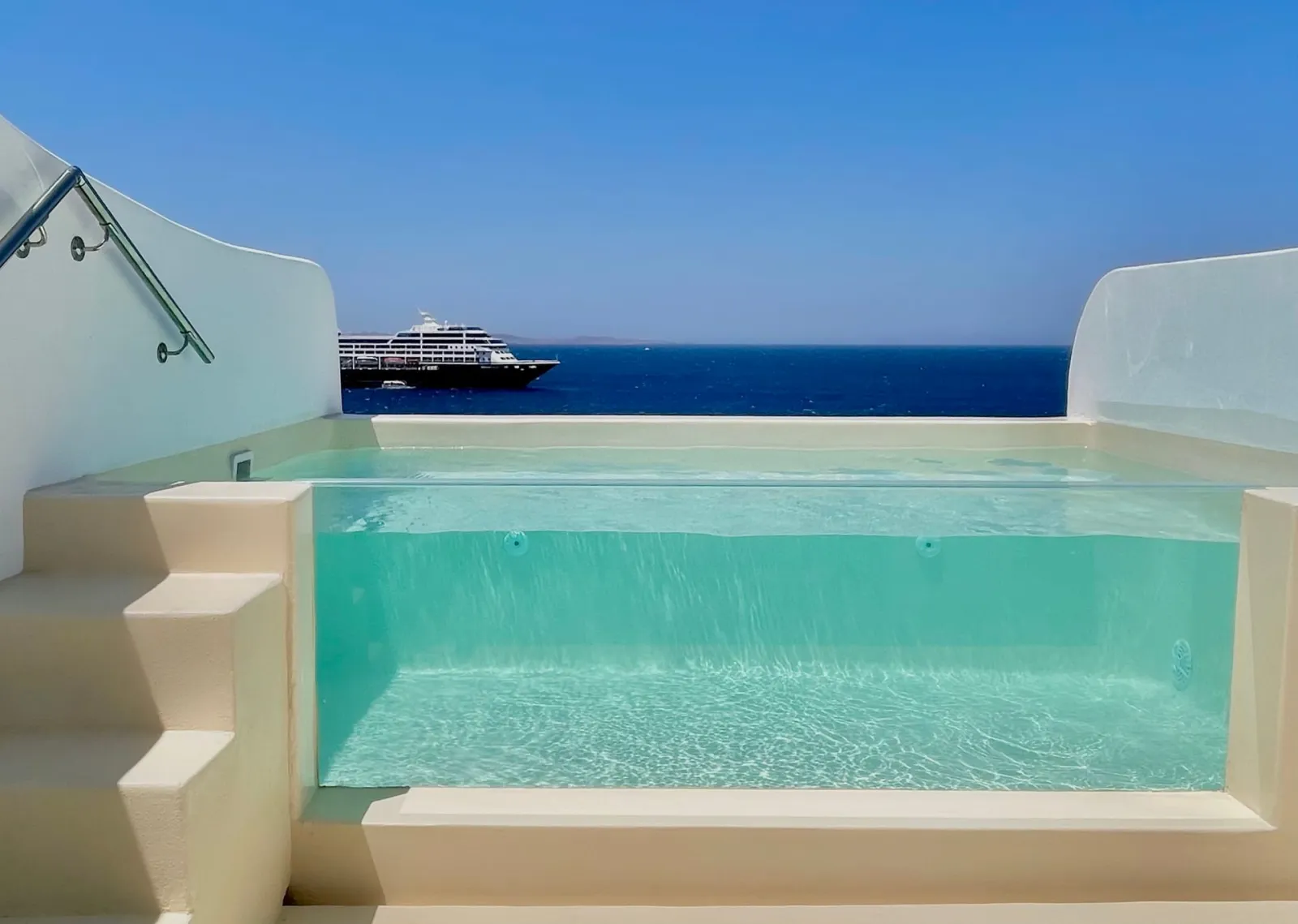 Sanctuary 2-Room Sea View Suite with 2 Swim-up Pools