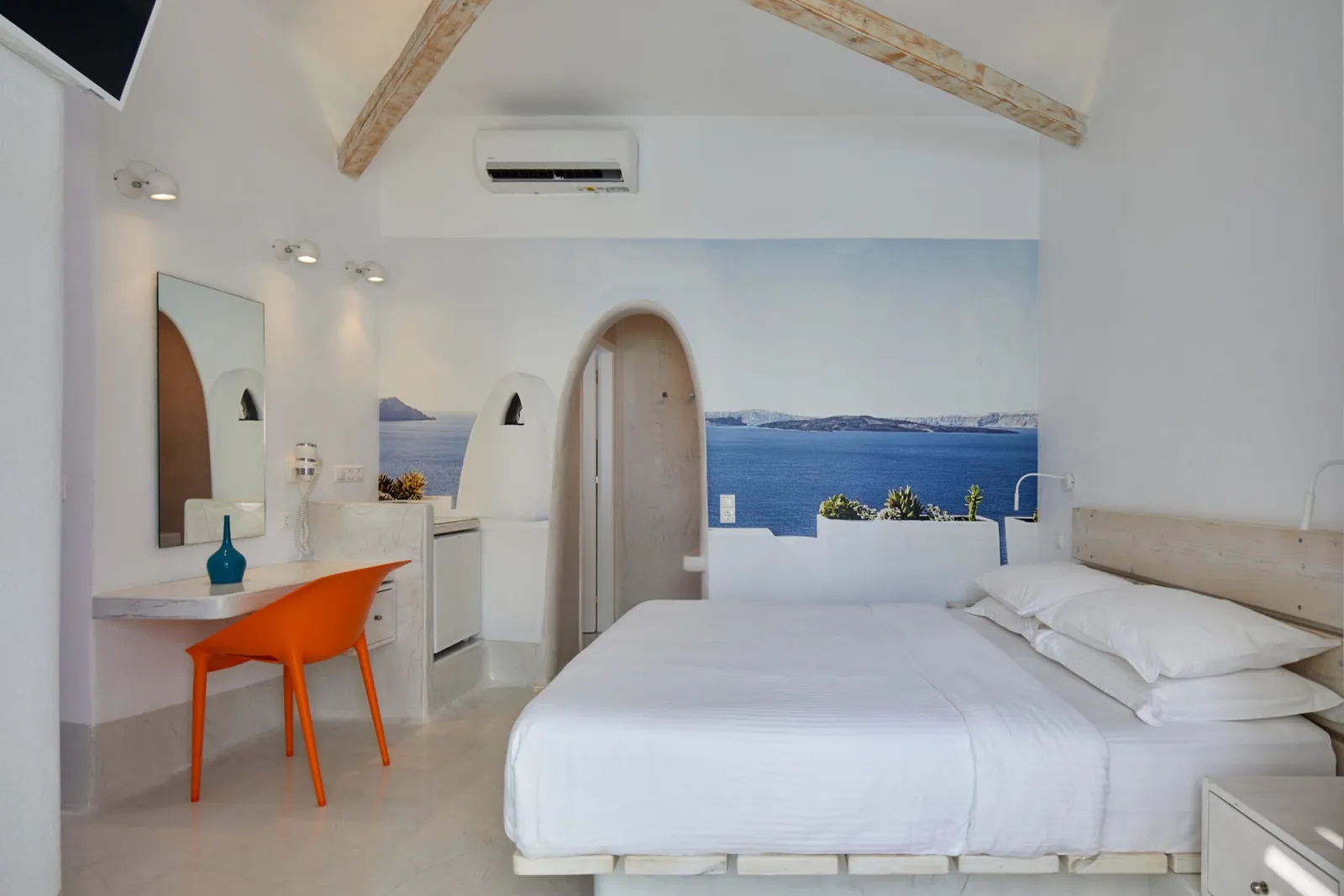 Deluxe Room with Outdoor Hot Tub