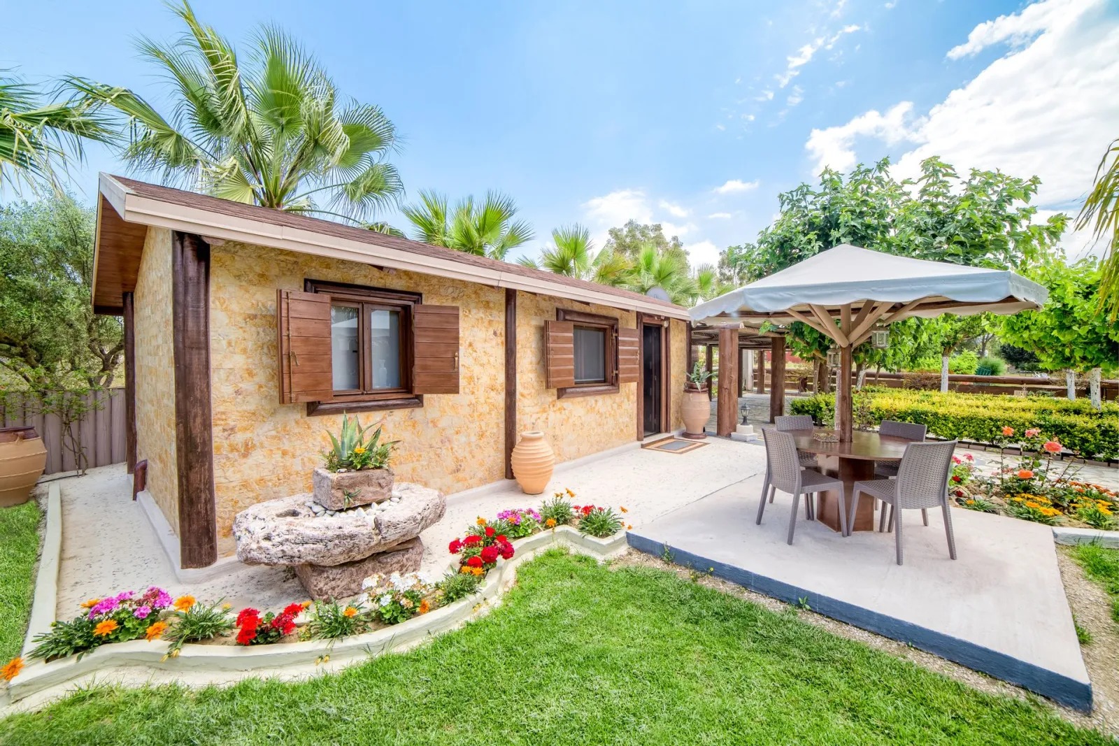 Deluxe Bungalow with Pool View