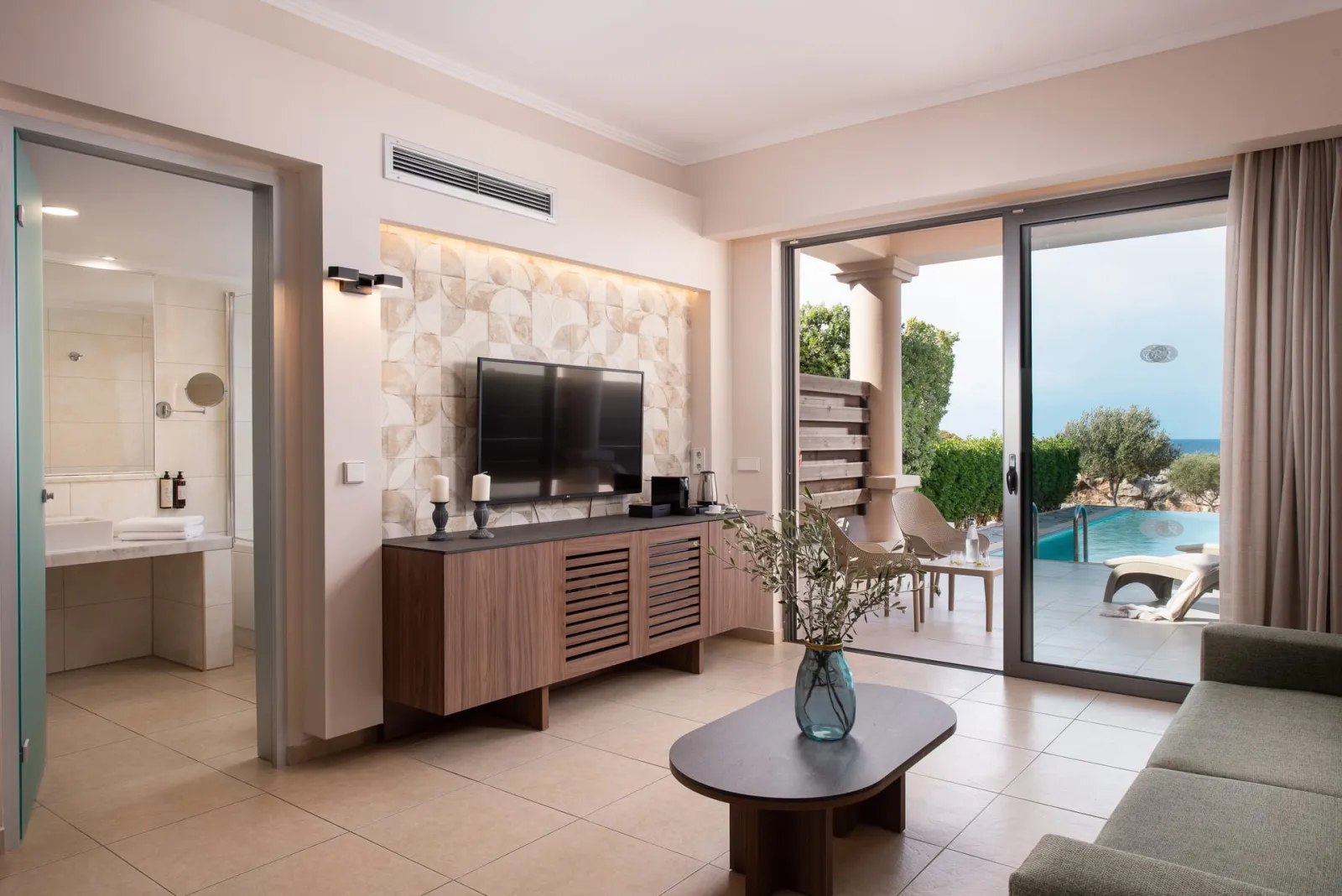Junior Suite with Sea View Private Pool (45 m²)