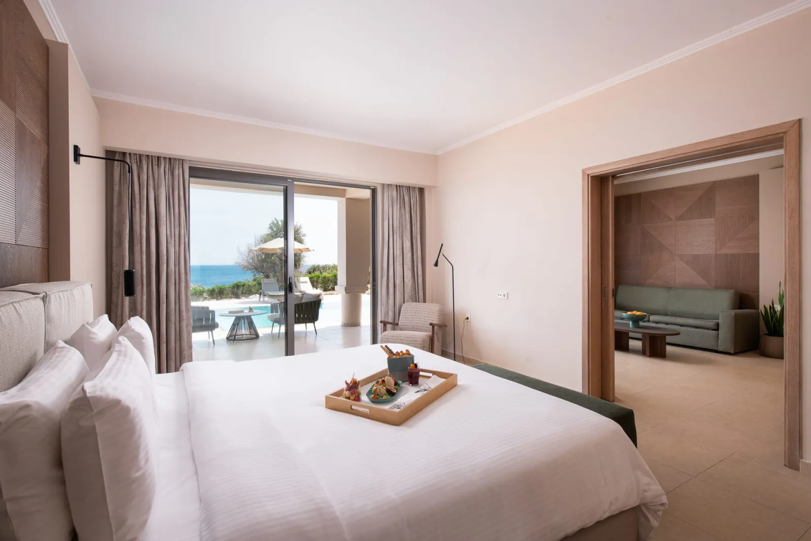 Royal Suite with Sea View and Private Pool (70 m²)