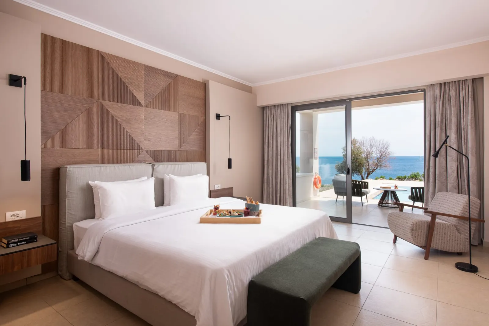 Royal Suite with Sea View and Private Pool (70 m²)