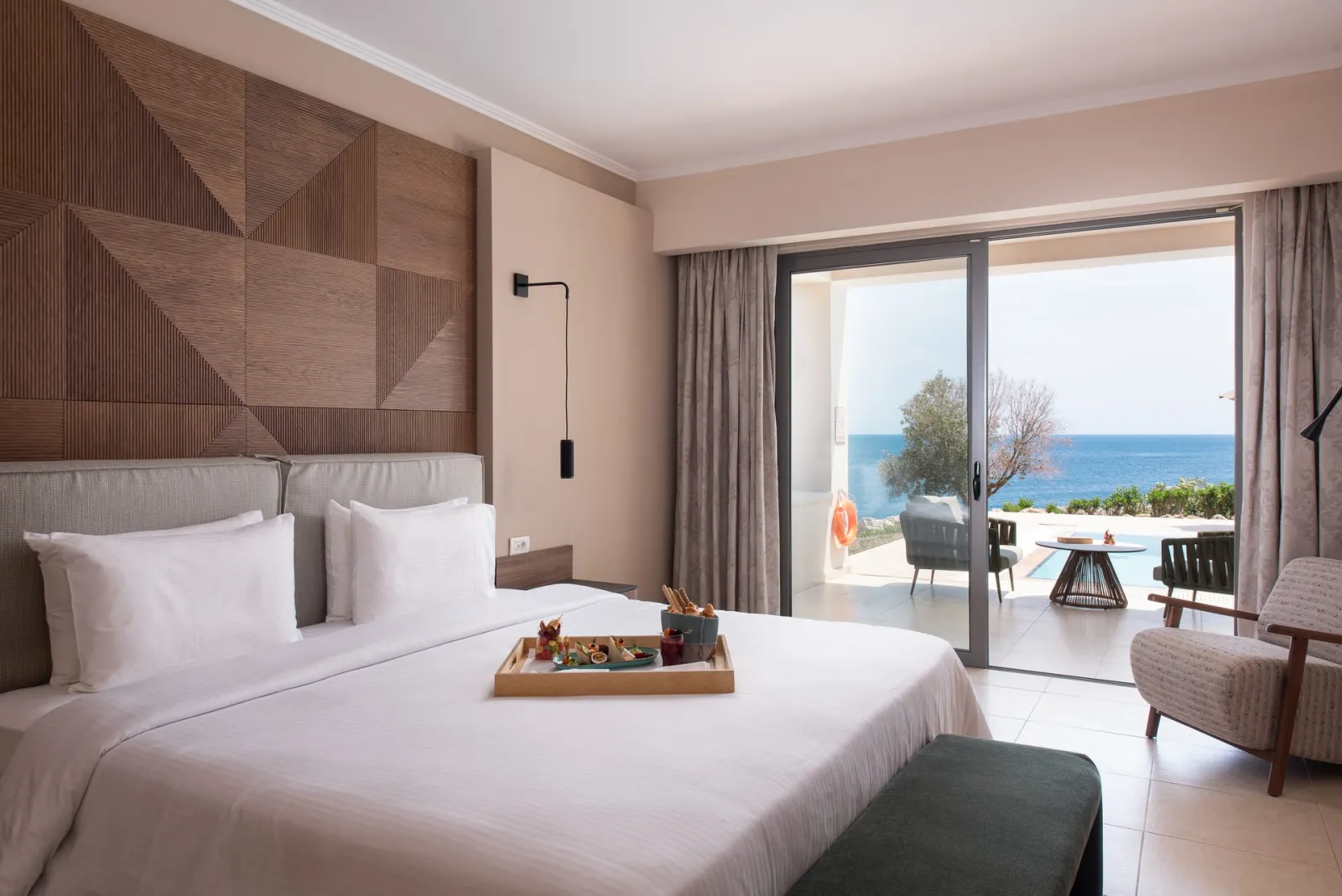 Royal Suite with Sea View and Private Pool (70 m²)