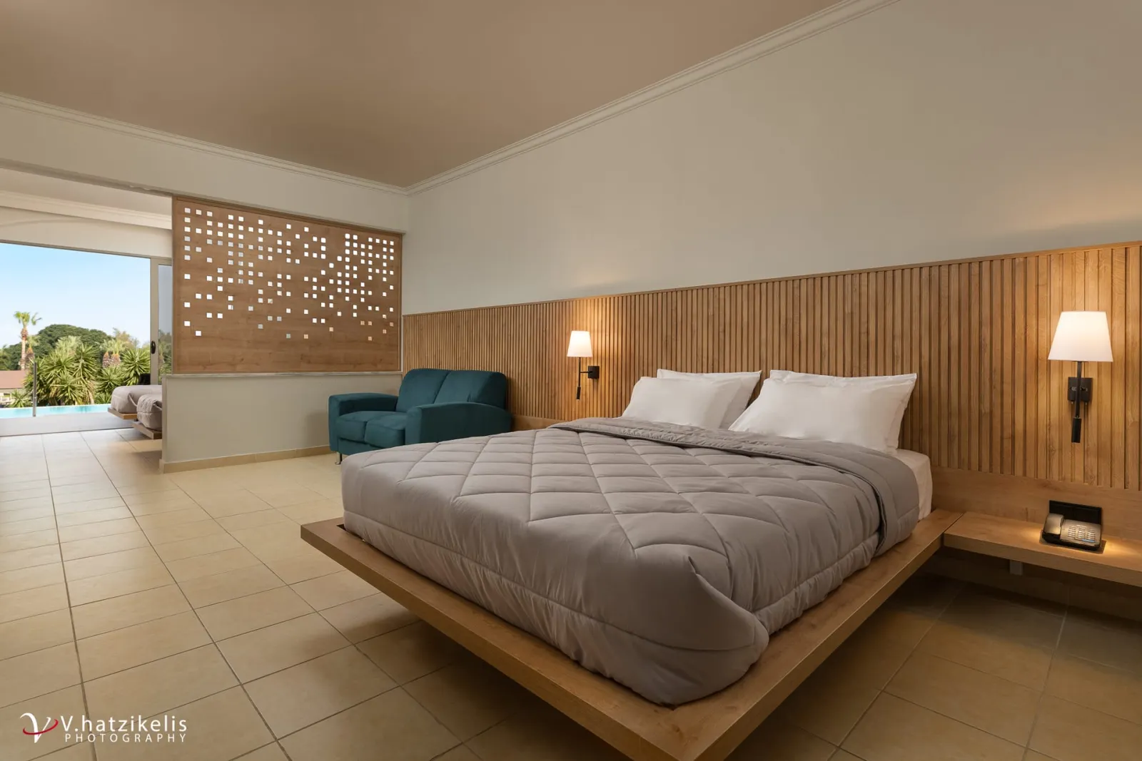 Deluxe Swim up Family room