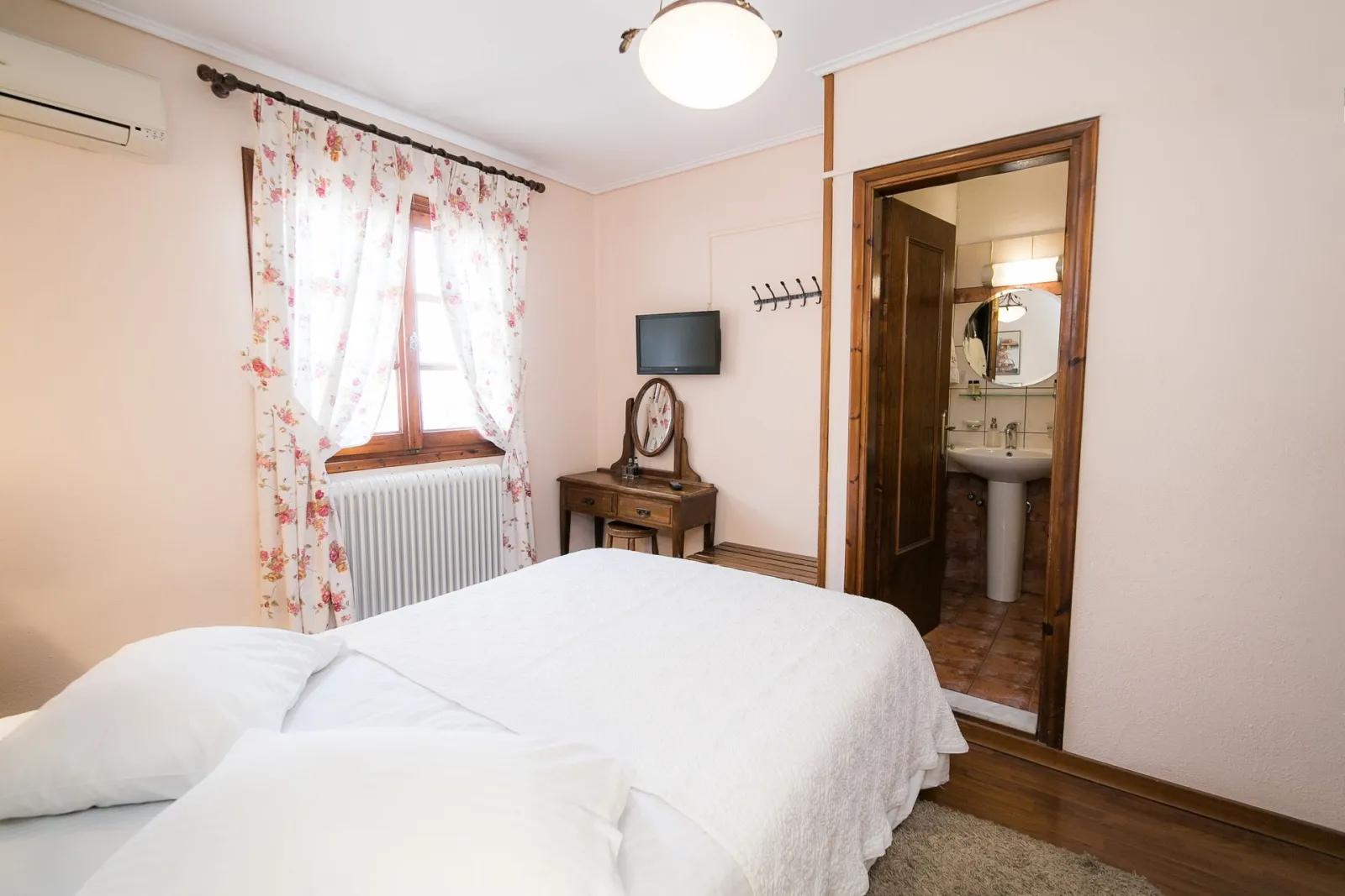 Classic Small Room