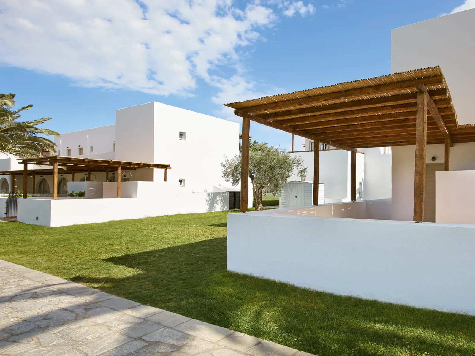 Oliva Bungalow with Shaded Patio