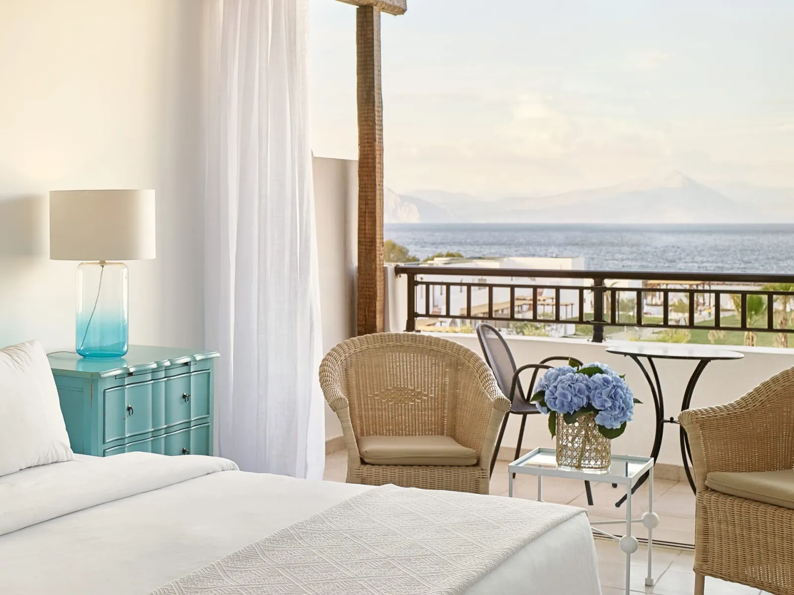 Marron Family Room Side Sea View