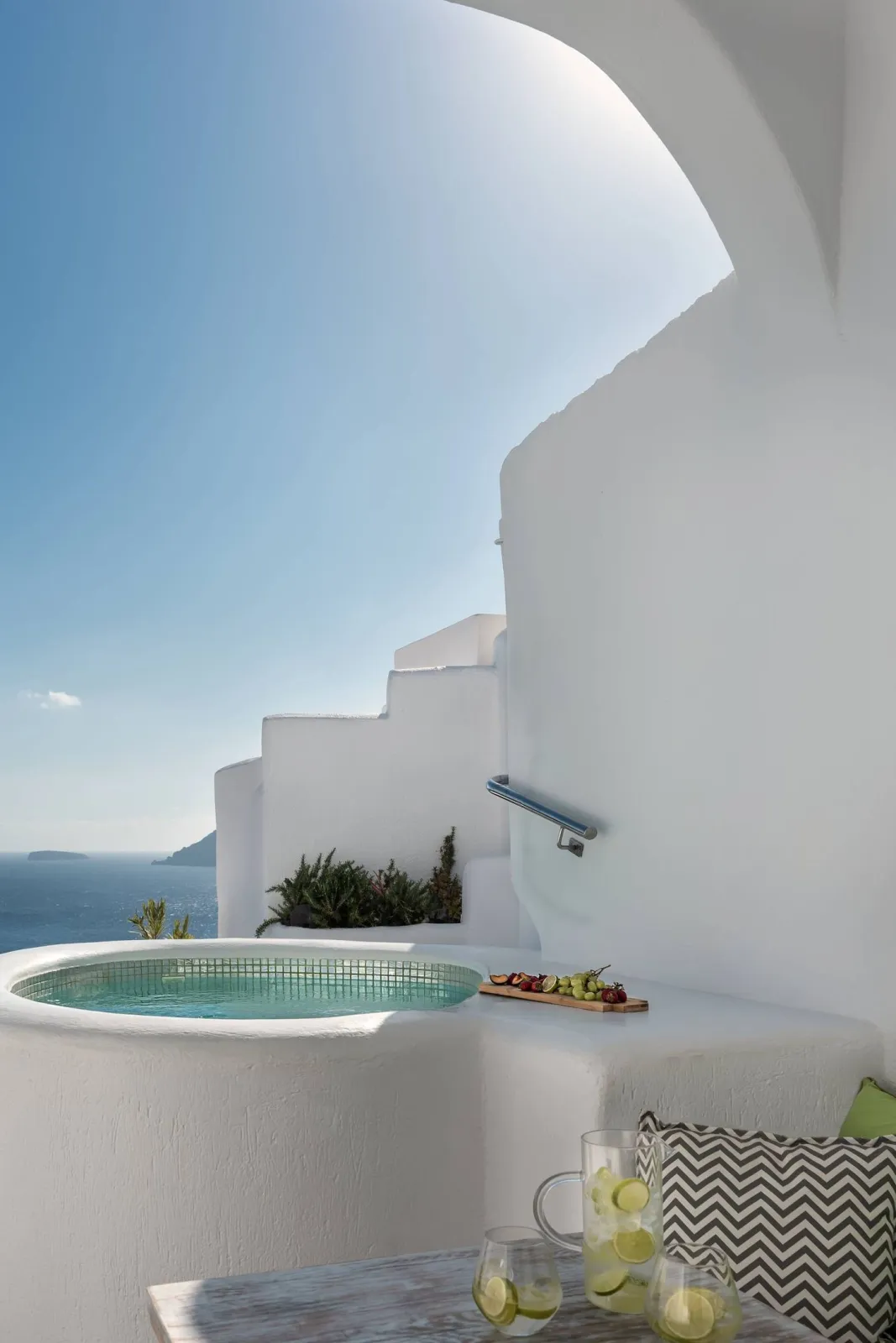 Honeymoon Suite with Outdoor Hot Tub and Caldera View