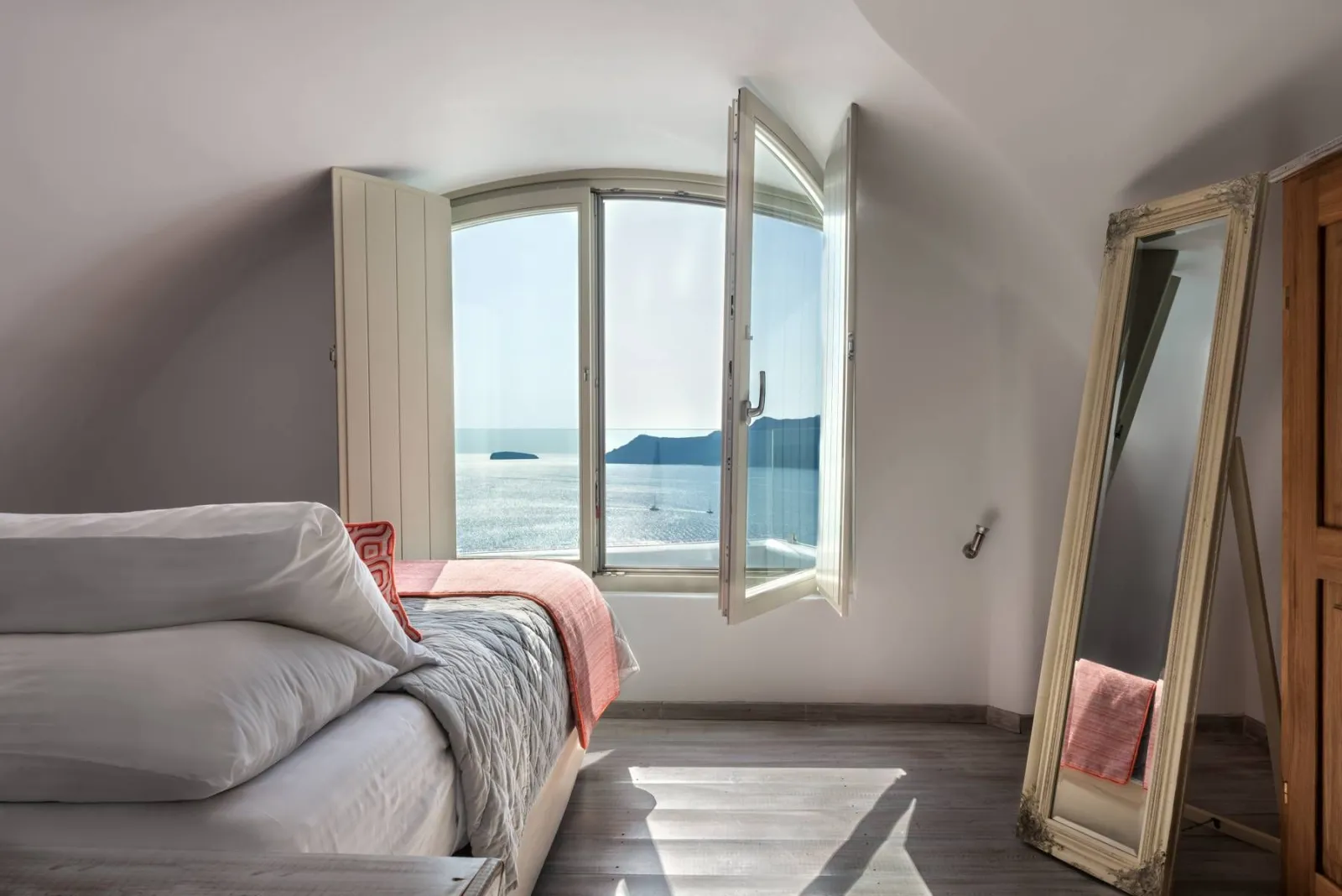 Premium Suite with Outdoor Hot Tub and Caldera View