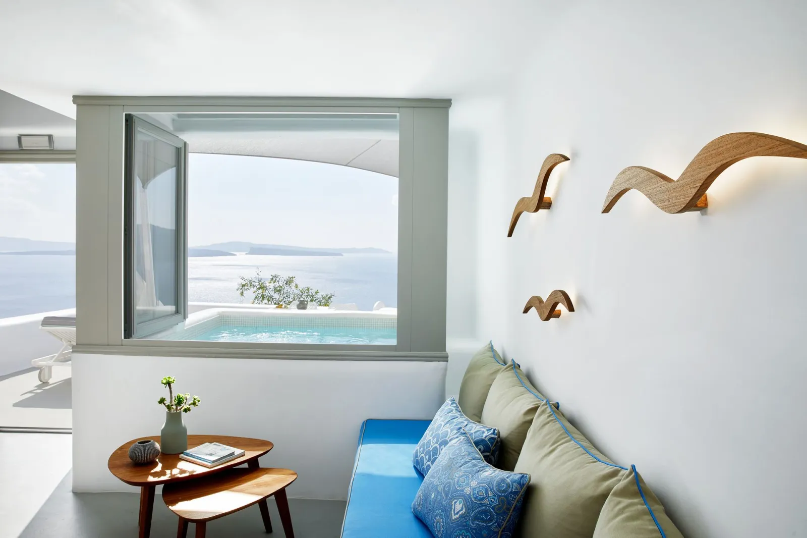 Deluxe Villa with Outdoor Private Heated Pool and Caldera View