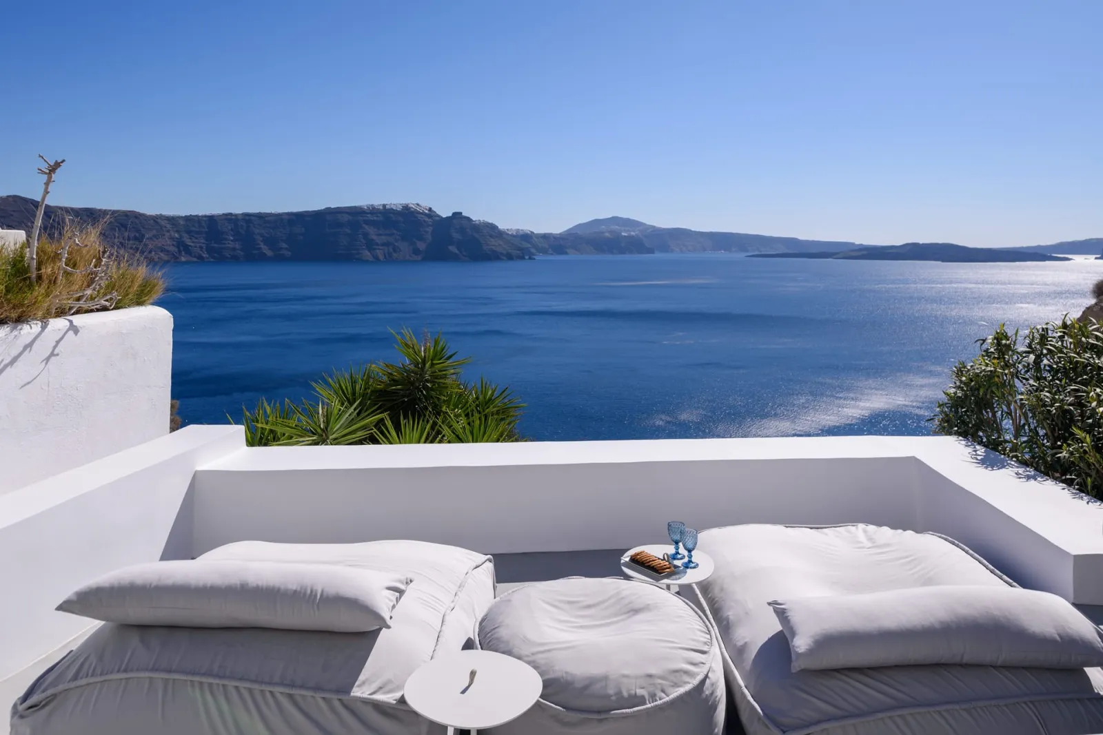 Lathouri Cave Villa with Heated Plunge Pool