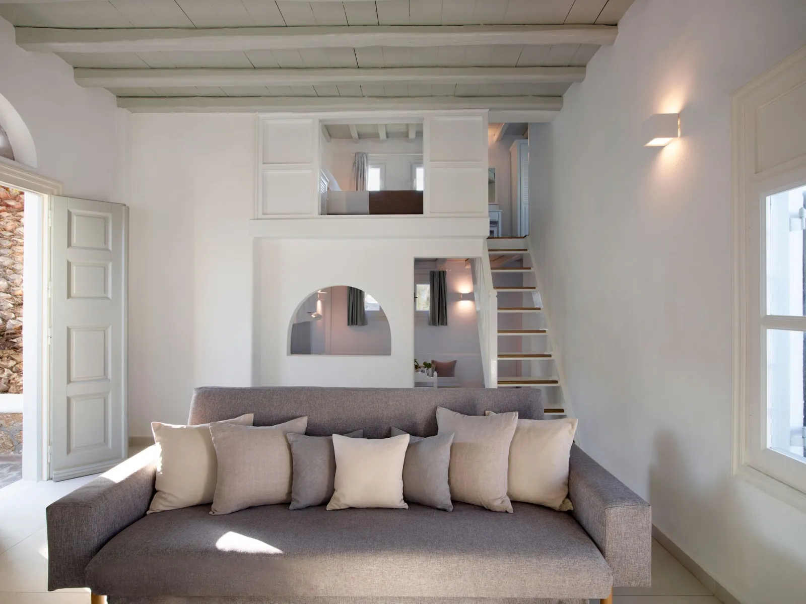 Eclectic One Bedroom House Sea View