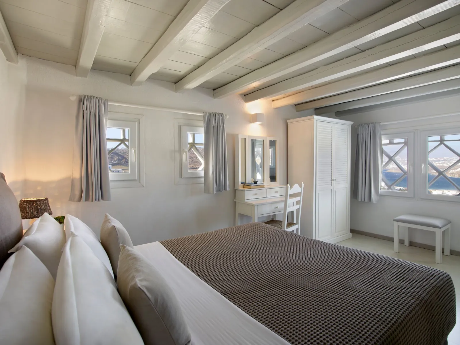 Eclectic One Bedroom House Sea View