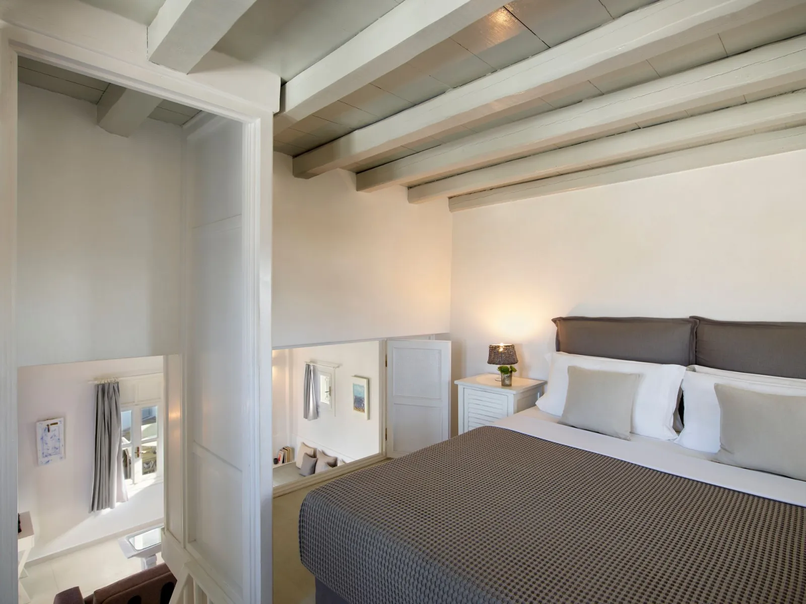 Eclectic One Bedroom House Sea View
