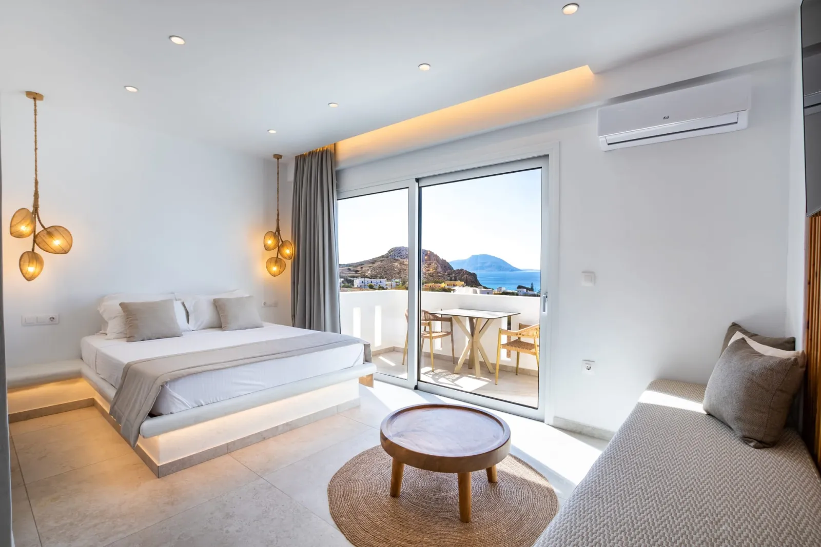 Luxury Suite with Indoor Jetted Tub & Sea View