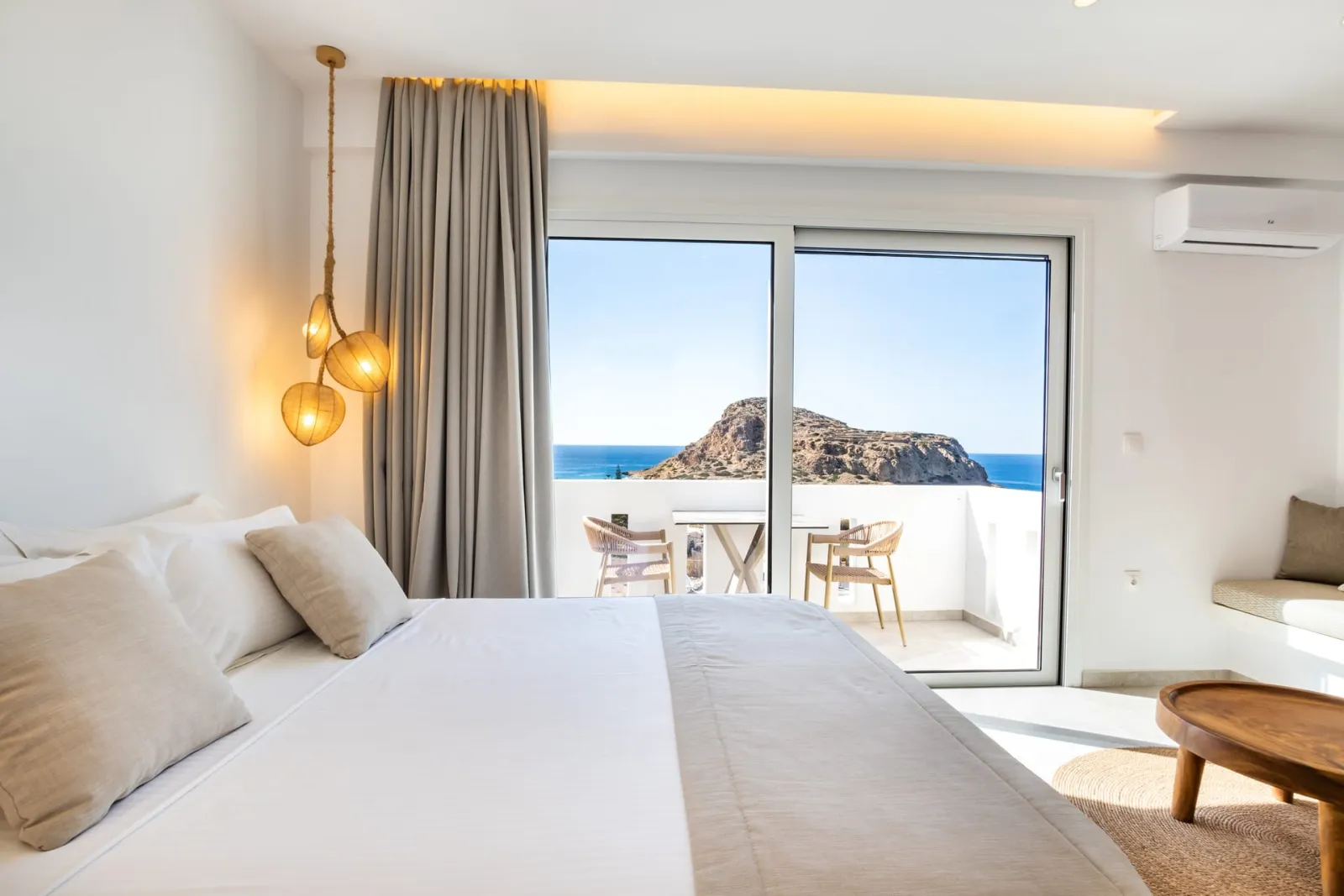 Luxury Suite with Indoor Jetted Tub & Sea View