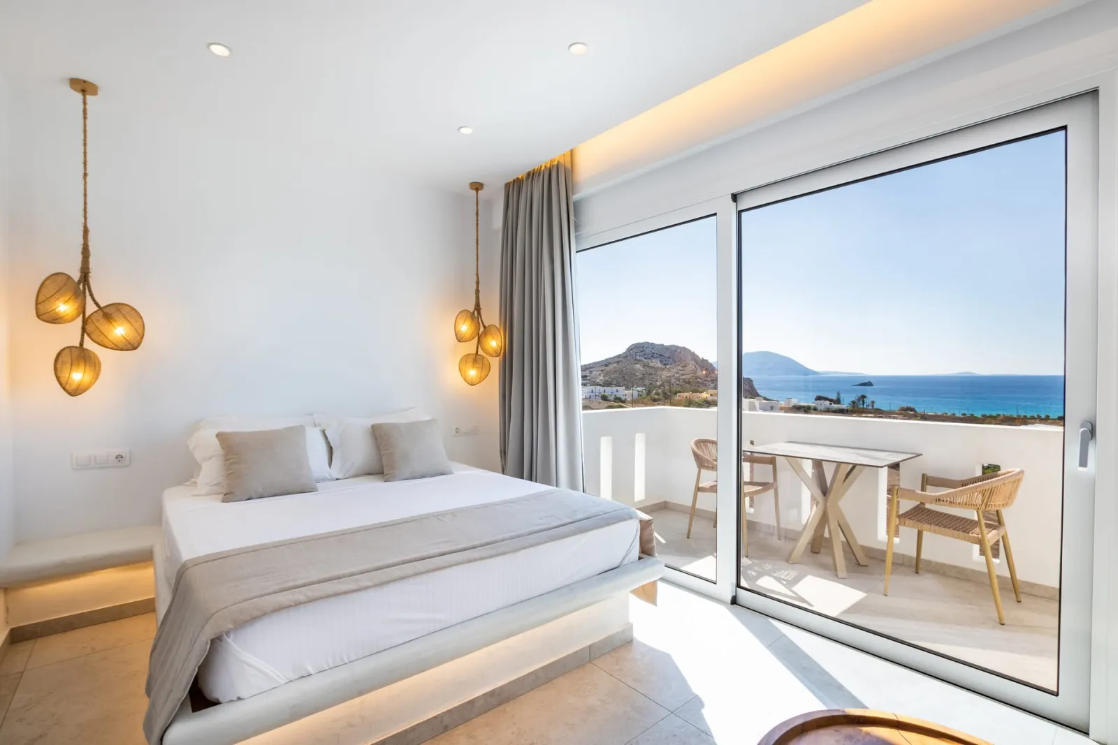 Luxury Suite with Indoor Jetted Tub & Sea View