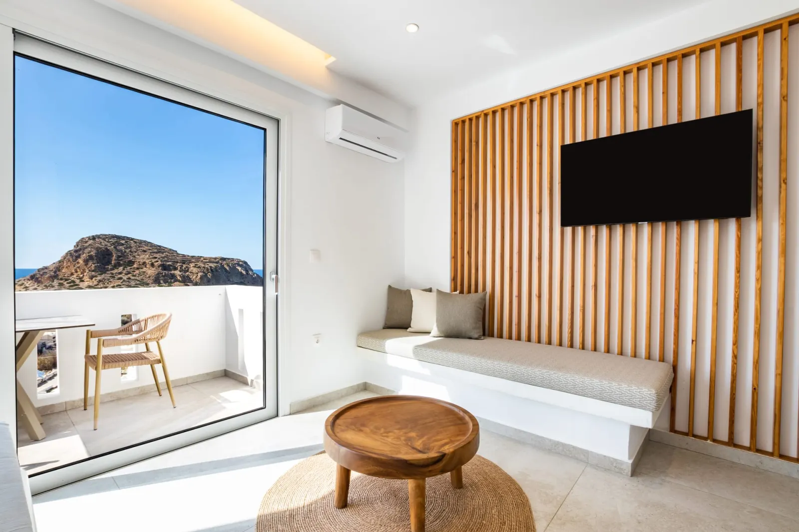Luxury Suite with Indoor Jetted Tub & Sea View