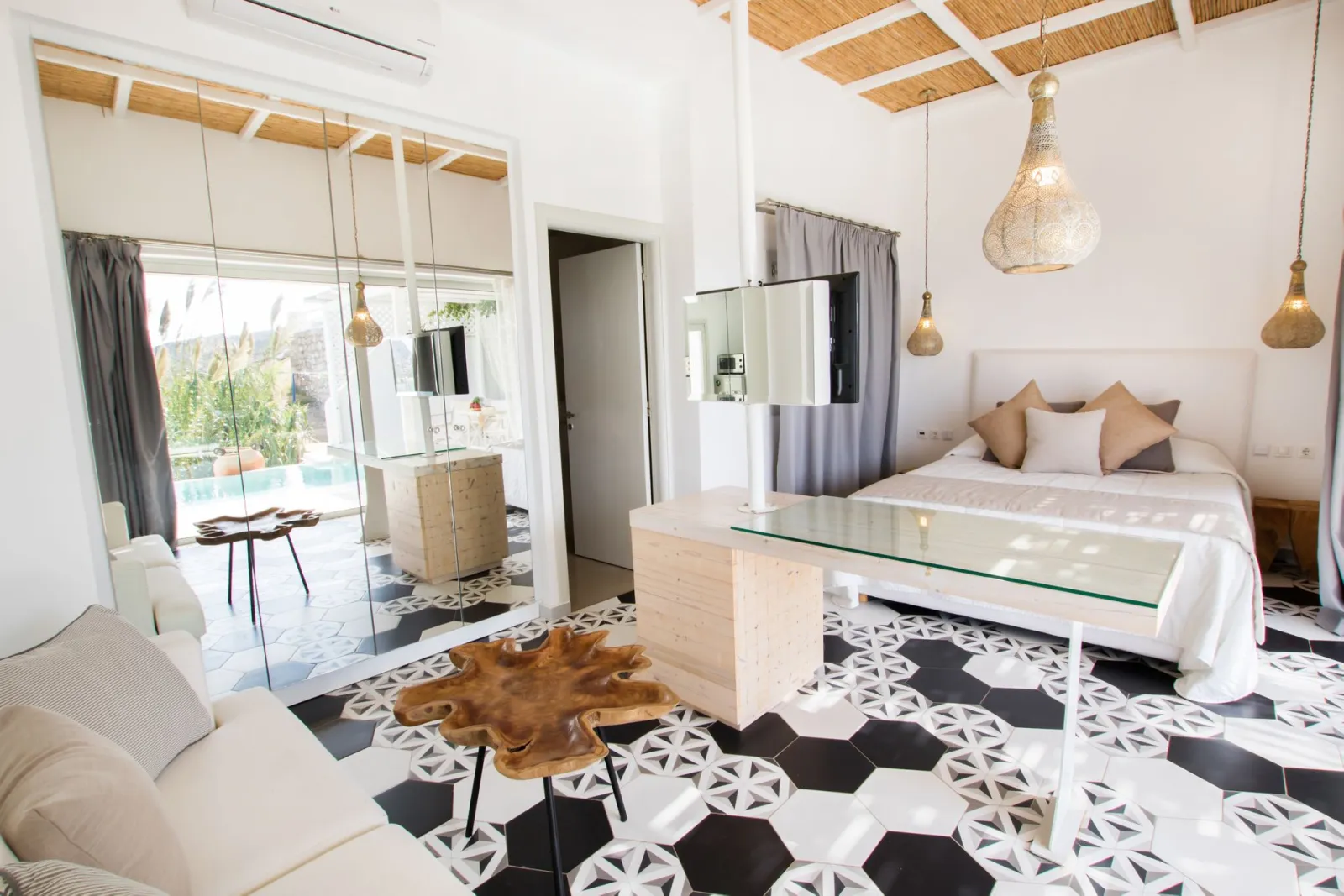 Villa with Private Pool & Sea View