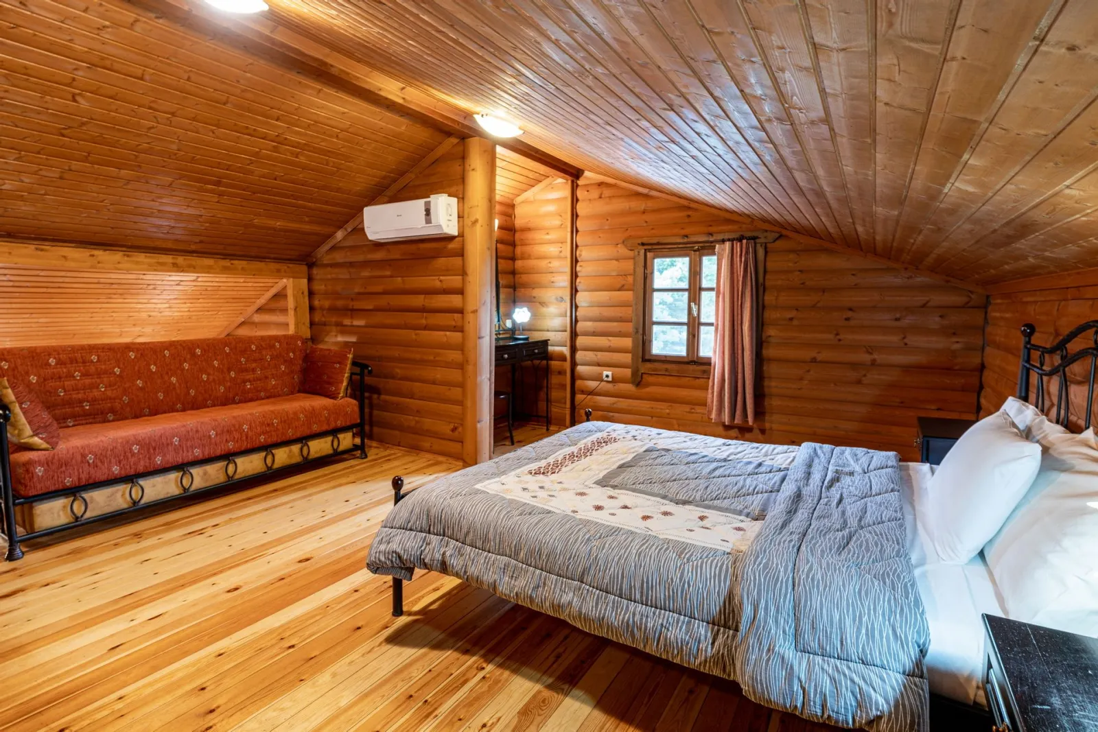 Chalet with Fireplace | 4 guests