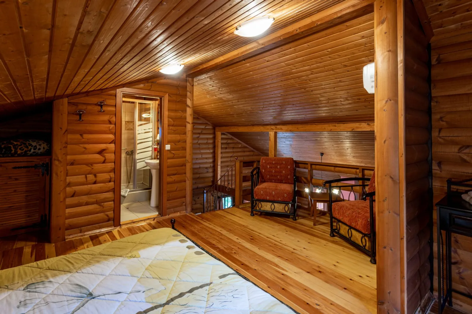 Chalet with Fireplace | 6 guests