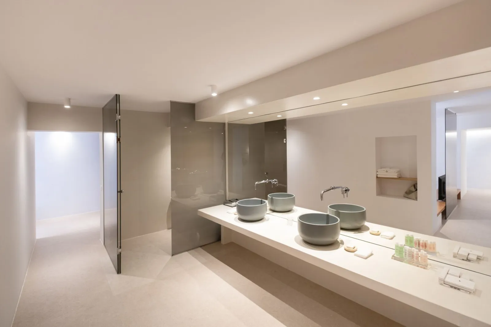 Lilium Grand Suite with Outdoor Hot Tub