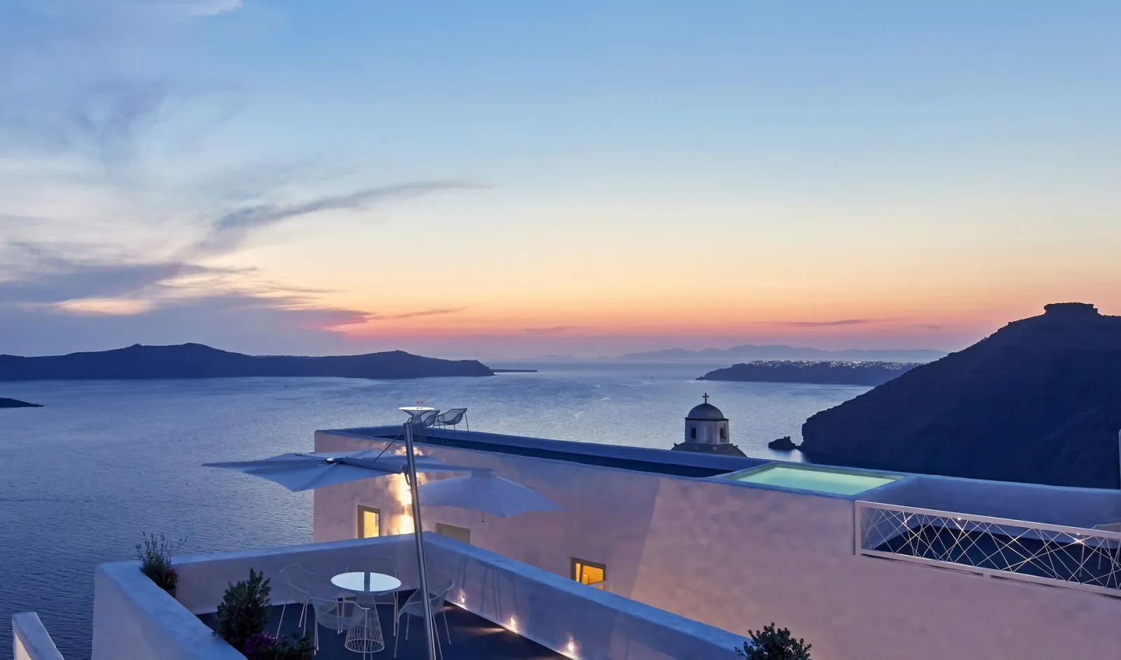 Superior Suite with Outdoor & Indoor Hot Tub and Caldera View