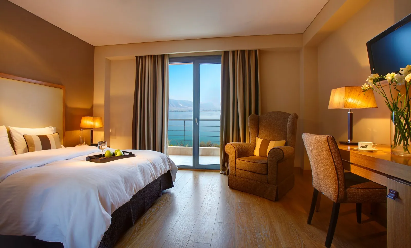 Deluxe Double Room with Lake View