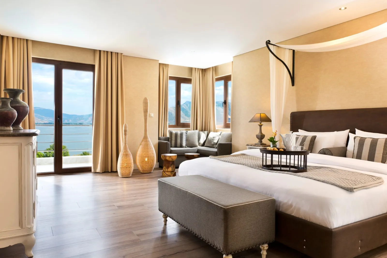 Junior Suite with Lake View