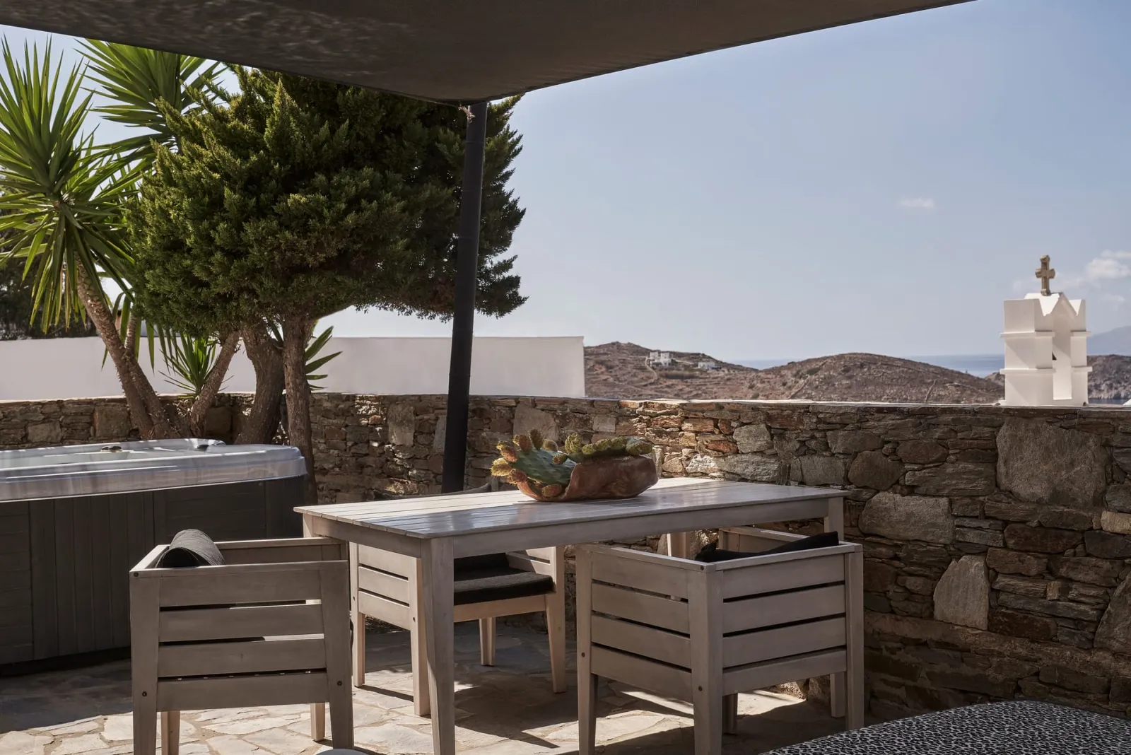 Deluxe Suite with Sharing Pool and Hot Tub