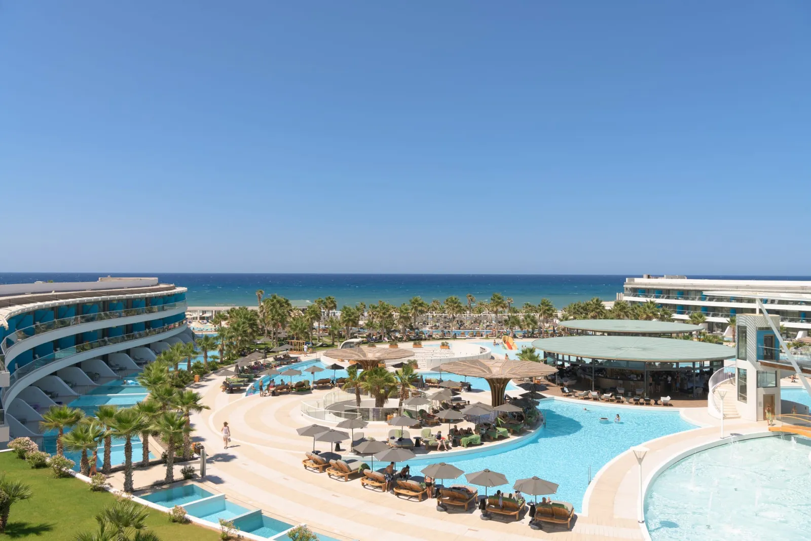 Superior Exclusive Pool or Sea View