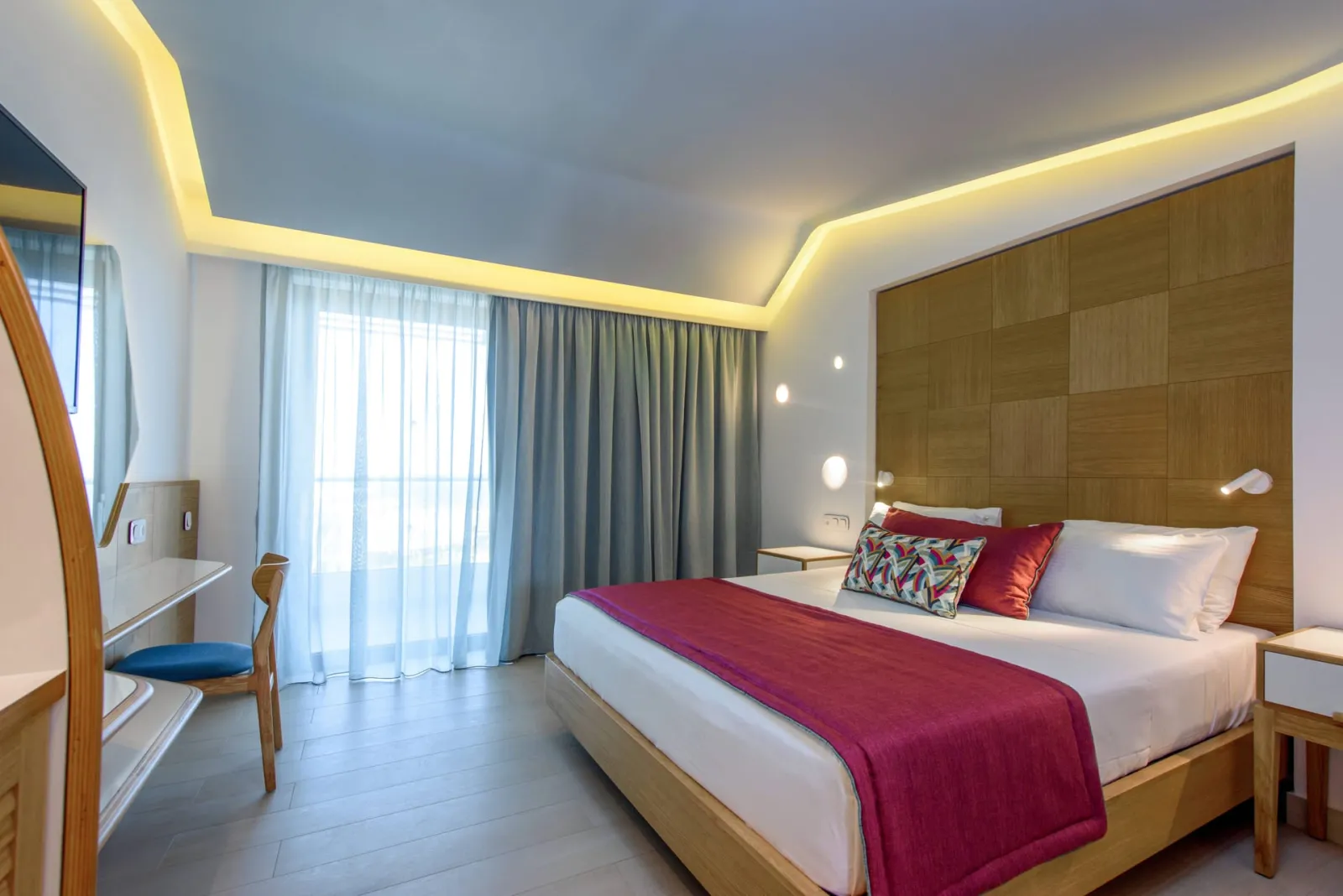 2 Bedroom Family Pool or Sea View