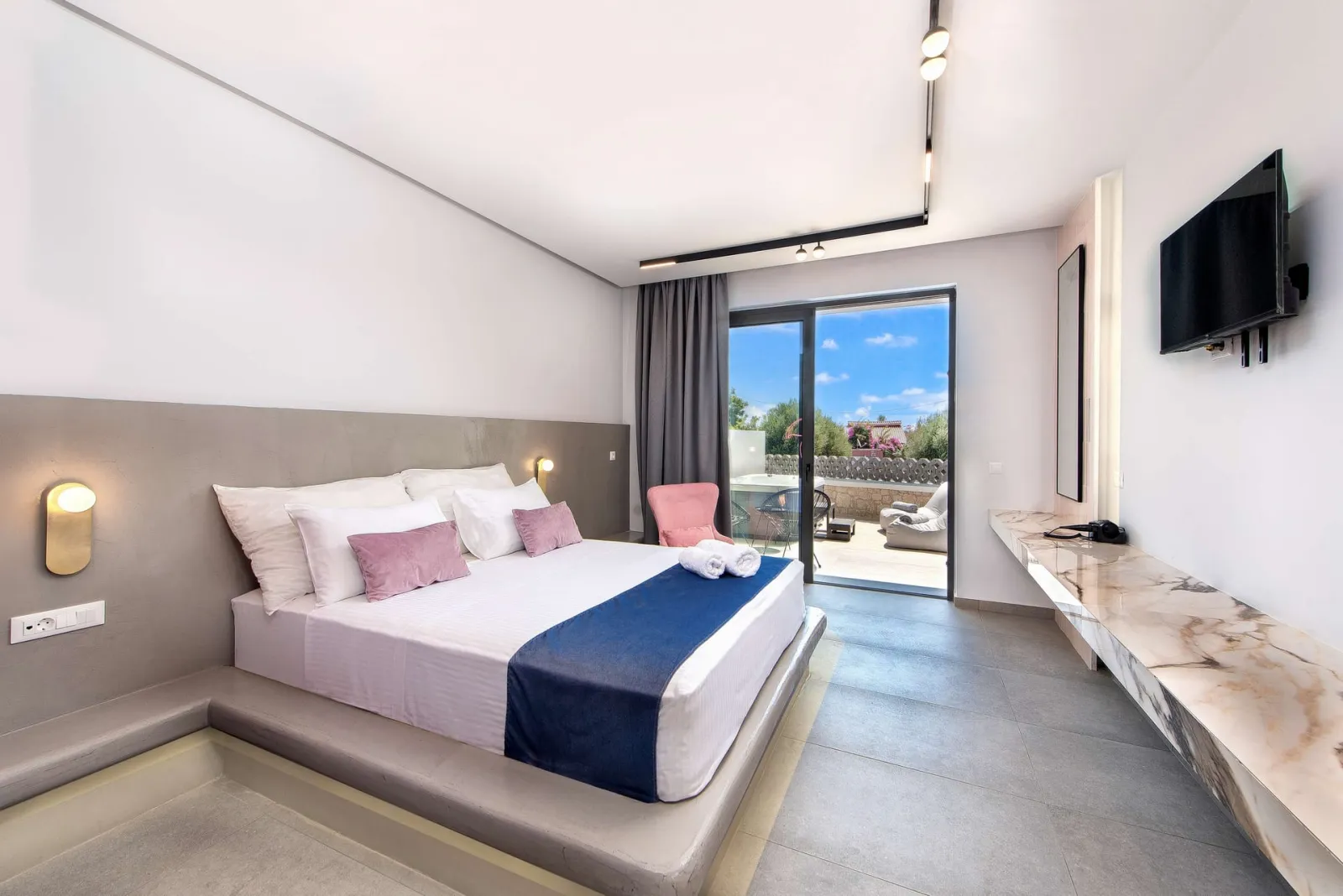 Junior Suite with Heated Jacuzzi 30m2